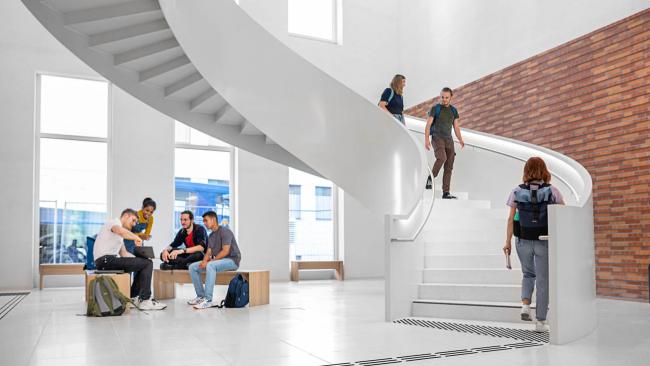 Universitätsbibliothek Studierende Treppe
