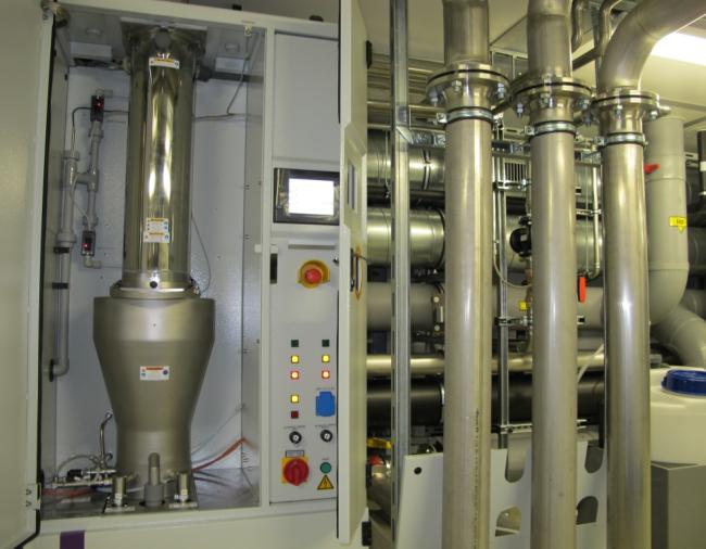 Abgas-Nachverbrennungsanlage mit Verbrennungszelle und Rohrleitungen