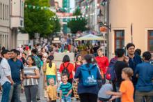 Menschen auf der Burgstraße