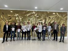 8 der zehn Stipendiatinnen und Stipendiaten und das Direktorium des ZeHS: Prof. Edwin Kroke (Direktor), Prof. Dirk C. Meyer (Wissenschaftlicher Sprecher) und Prof. Martin Gräbner (Stellvertretender Direktor).